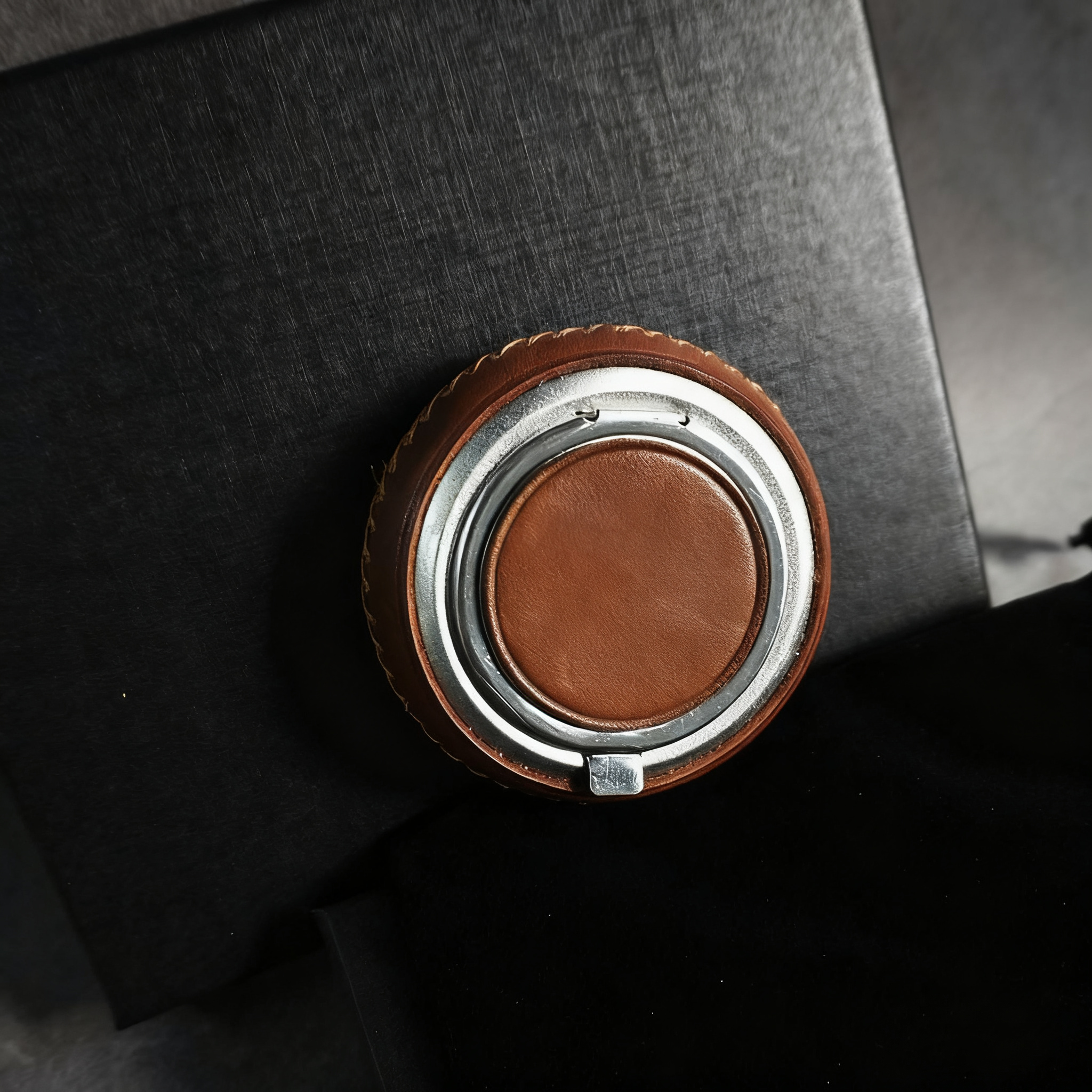 EDC Portable Genuine Leather Ashtray with Lid - Mini Outdoor Smoke Extinguisher Creative Gift for Men 5.9" x 5.9"