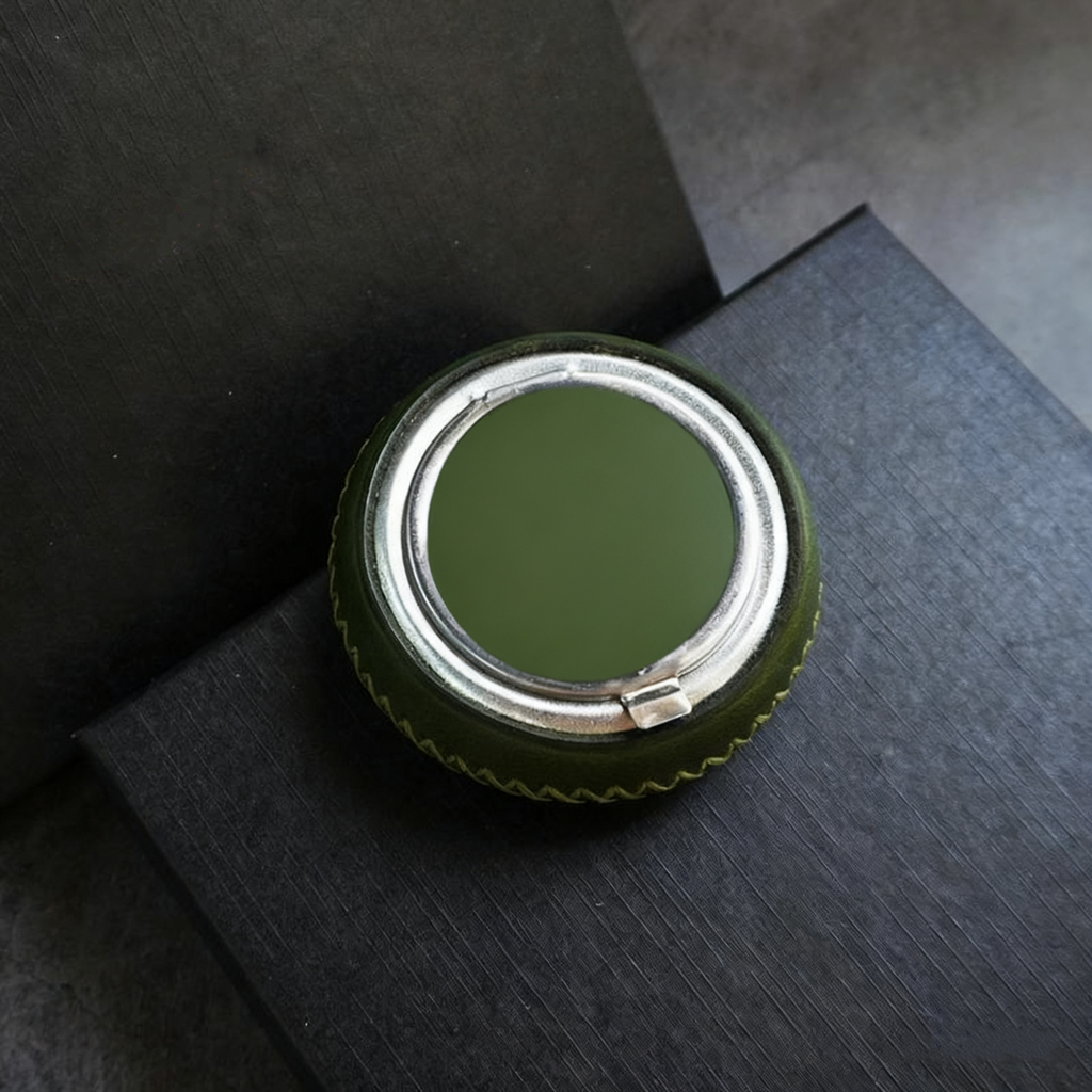 EDC Portable Genuine Leather Ashtray with Lid - Mini Outdoor Smoke Extinguisher Creative Gift for Men 5.9" x 5.9"