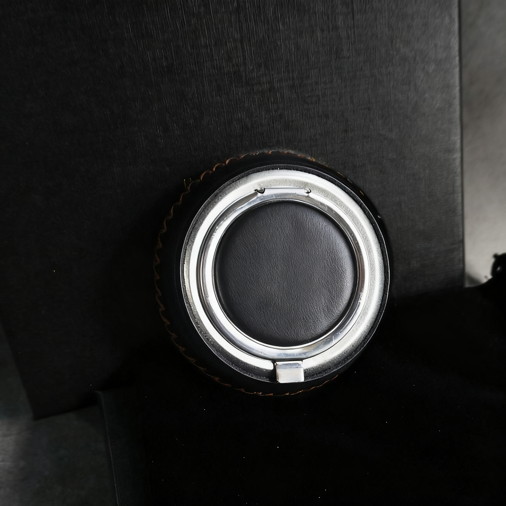 EDC Portable Genuine Leather Ashtray with Lid - Mini Outdoor Smoke Extinguisher Creative Gift for Men 5.9" x 5.9"